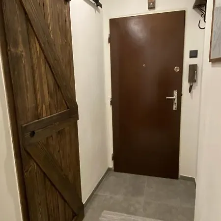 Ray Town Centre - No Party *