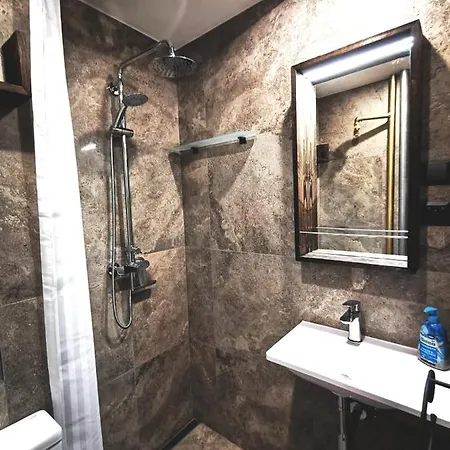 Ray Town Centre - No Party *