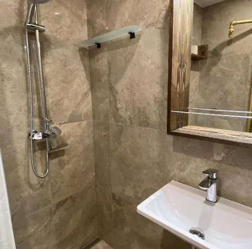 Ray Town Centre - No Party