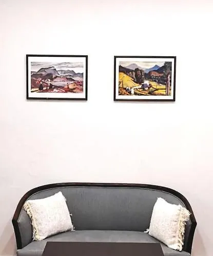 Daire Ray Town Centre - No Party