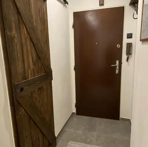 Ray Town Centre - No Party *